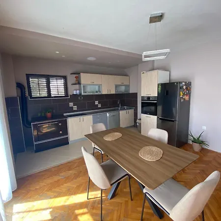 Milosavljevic Apartments Tivat Exterior photo